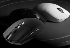 Det ser ut som om Logitech kommer att lätta upp G305 och krympa G Pro X Superlight 2 under de kommande månaderna. (Bildkälla: u/xDomni på Reddit)