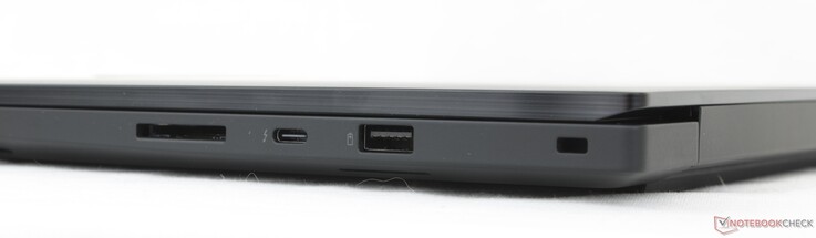 Höger sida: SD 7.0-kortläsare, USB-C Thunderbolt 4 med DisplayPort 2.1 + Power Delivery 3.1, USB-A (10 Gbps), säkerhetslås