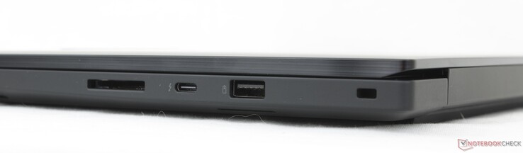Höger sida: SD 7.0-kortläsare, USB-C Thunderbolt 4 med DisplayPort 2.1 + Power Delivery 3.1, USB-A (10 Gbps), säkerhetslås