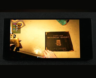 Resident Evil Requiem-spel som körs på Android via PC-emulering och visar över 100 FPS prestanda.