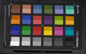 ColorChecker: Referensfärgen visas i den nedre halvan av varje färgs område