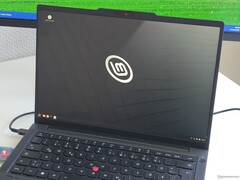 Lenovo ThinkPad T14 Gen 7, som kör Linux Mint.