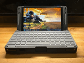 Lenovo Legion Go med ett 3D-utskrivet clamshell-hölje. 