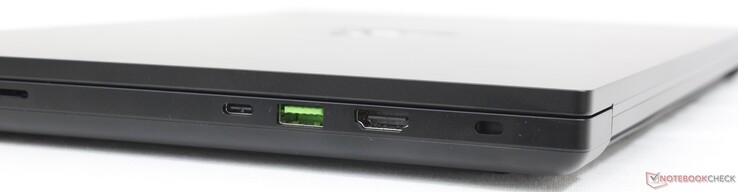 Just det: SD-läsare, USB-C 3.2 Gen. 2 med Thunderbolt 4 + DisplayPort + Power Delivery), USB-A 3.2 Gen. 2, HDMI 2.1, Kensington-lås