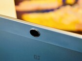 Varför har till exempel OnePlus Pad Lite en ganska bred plastremsa på sitt metallhölje? (Bildkälla: Notebookcheck)