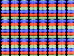 LC-displayen använder ett klassiskt RGB-subpixelraster som består av en röd, en blå och en grön ljusdiod.