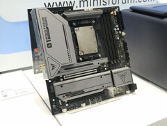 DeskMini F1FGM har AMD:s X870-styrkrets på ett Micro-ATX-moderkort. (Bildkälla: via PC Watch)