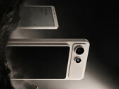 A10 kommer att drivas av en Snapdragon-SoC i instegsklassen. På bilden: en reklambild där den magnetiska skärmen är fäst vid telefonen.