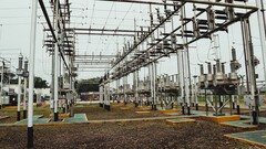 Den verkliga flaskhalsen för AI-tillväxt: En typisk elektrisk transformatorstation som representerar de lokala kapacitetsutmaningarna i elnätet som Microsofts VD Satya Nadella nämnde. (Bildkälla: Freepik.com) 