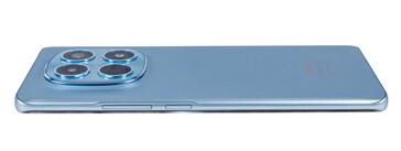 Höger sida: volym, strömknapp