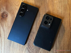 Galaxy Z Fold7 bredvid Oppo Find N2. (Bildkälla: Notebookcheck)