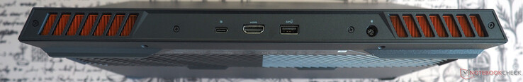 På baksidan: USB-C 3.2 Gen 2 inkl. DisplayPort, HDMI 2.1, USB-A 3.2 Gen 1, strömingång