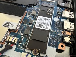 M.2-2280 SSD kan bytas ut.