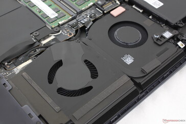 De interna fläktarna är större än på Alienware 16 Area-51