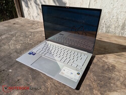 ZenBook 14 OLED UX3405 är en anständig ultraportabel bärbar dator