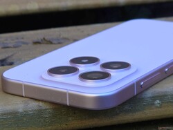 Xiaomis 17 är en av de bästa smartphones som för närvarande finns tillgängliga (Bildkälla: Marcus Herbrich / Notebookcheck)