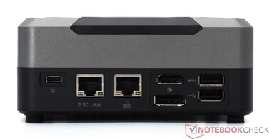 Bakre panel: Nätanslutning (19 V; 5 A), LAN (2.5G), LAN (1.0G), HDMI 2.1, DP1.4 (4K@144Hz), 2x USB 2.0