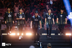 MongolZ-laguppställningen (bilden) vid öppningsceremonin för den pågående Blast Major i Austin. (Bildkälla: HLTV)