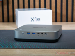 Minisforum AI X1 Pro, på bilden, kan snart komma att ersättas av ett AMD Strix Halo-drivet alternativ. (Bildkälla: Notebookcheck)