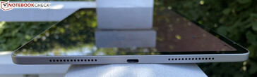 Rätt: Högtalare, USB-C 2.0