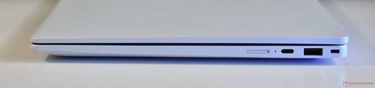 rätt: nanoSIM, USB-C 3.2 Gen 2 (DP-Alt Mode), USB-A 3.2 Gen 1, Kensington-lås
