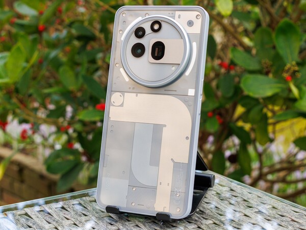 Nothing Phone (4a) Pro kommer att ha eSIM-stöd precis som Phone (3a) Pro (bilden). (Bildkälla: Notebookcheck)