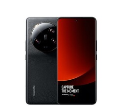 Xiaomi 13 Ultra i svart