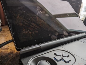 Pekskärm med Gorilla Glass Victus från kant till kant