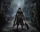Officiell nyckelbild från Bloodborne som visar Jägaren stående på gatorna i Yharnam