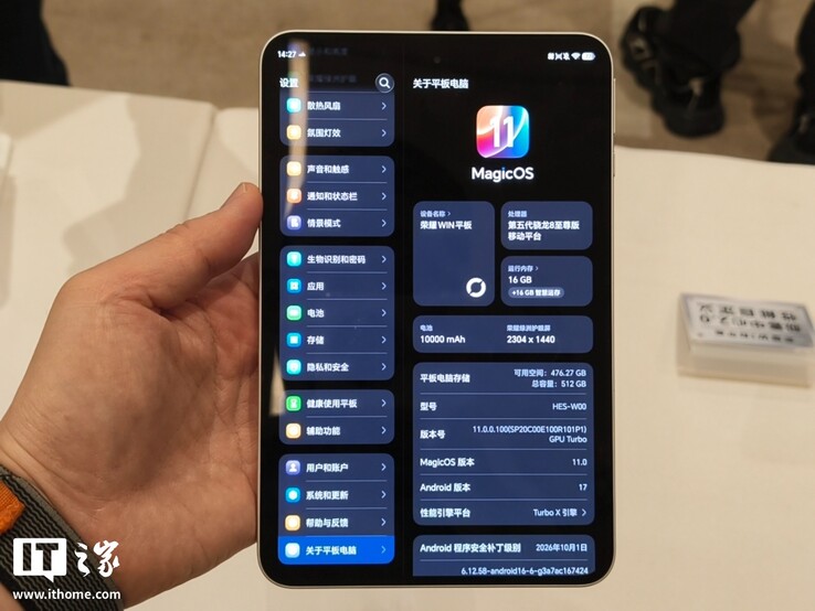 Bild på Honor Win Tablet vid praktisk användning.
