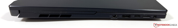 Vänster sida: Ström, USB-A 3.2 Gen.2, USB-C 3.2 Gen.2 (DisplayPort, Power Delivery, G-Sync), microSD-läsare, 3,5 mm stereojack