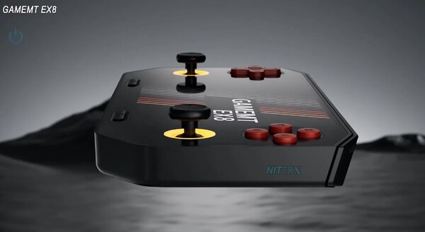 GameMT EX8 är en ganska tjock handhållen enhet. (Bildkälla: Nittrx)