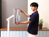 Samsung kombinerar Smart Monitor M7 med ett mångsidigt stativ. (Bildkälla: Samsung)