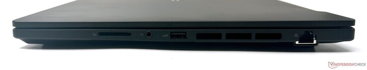 Just det: SD-kortläsare, 3,5 mm ljuduttag, USB 3.2 Gen2 Type-A, 2,5 GbE RJ-45
