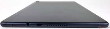 Bottenvägg (kortplats, 3,5 mm jack, USB-port, högtalare)