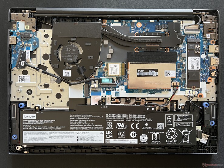 ThinkPad E16 G1 AMD för jämförelse