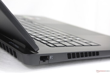 Locket öppnat till maximal vinkel på bara ~140 grader