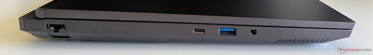 Vänster: Ethernet (2,5 GBit/s), USB-C 3.2 Gen 2 (10 GBit/s, DisplayPort 1.4a, 100-watts Power Delivery), USB-A 3.2 Gen 1 (5 GBit/s), 3,5 mm ljud