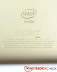 Fyrkärnig SoC: Fonepad 8 använder Intels Atom Z3560.