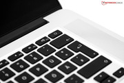 Ingen på/av-knapp - som MacBook Air.