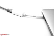 För Gigabit Ethernet och Firewire behövs adapter.