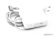 Adaptern har den bekanta kapaciteten 85 watt.