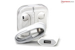 I kartongen: EarPods (Headset), nätadapter, en Lightning-kabel.