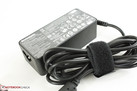 AC-adapter (9 x 4 x 3 cm)