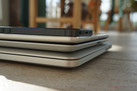 Uppifrån och ner: iPhone 5, iPad Air, iPad 3, Macbook Pro 13.
