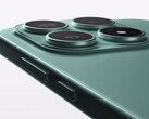 Standardmodellen Xiaomi 18 uppges få en liknande Leica-kamerauppsättning på 200 MP som Pro-modellen. På bilden: en reklambild som visar de bakre kamerorna på Xiaomi 17.