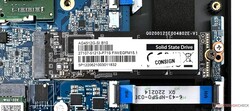 Den medföljande Gigabyte 512 GB NVMe SSD-enheten lider av allvarlig strypning