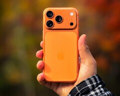 Efterträdaren till den avbildade iPhone 17 Pro kan få en mindre hålhålsutskärning (Bildkälla: Abhinav Choudhary)
