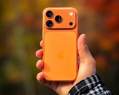 Efterträdaren till den avbildade iPhone 17 Pro kan få en mindre hålhålsutskärning (Bildkälla: Abhinav Choudhary)