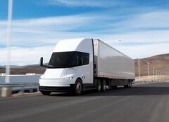 Tesla inleder leveranser av serietillverkade Semi-lastbilar från sin fabrik i Sparks, Nevada
